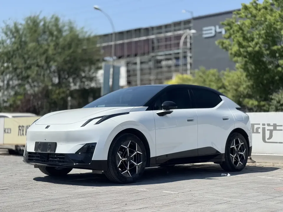 Lynk & Co Z20 2025
