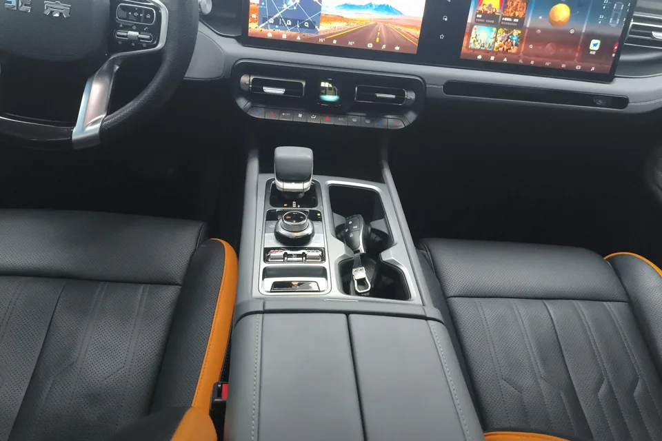 BAIC Beijing Off-road BJ40 Beijing Off-road BJ40 2024 City Hunter Edition 2.0T Automatic 4WD Supreme Edition 2024 — миниатюра 4