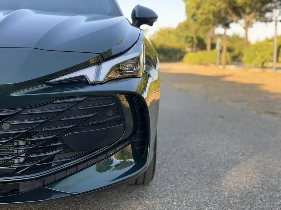 MG 7 MG7 2025 2.0T Automatic Luxury Edition 2025 — миниатюра 3