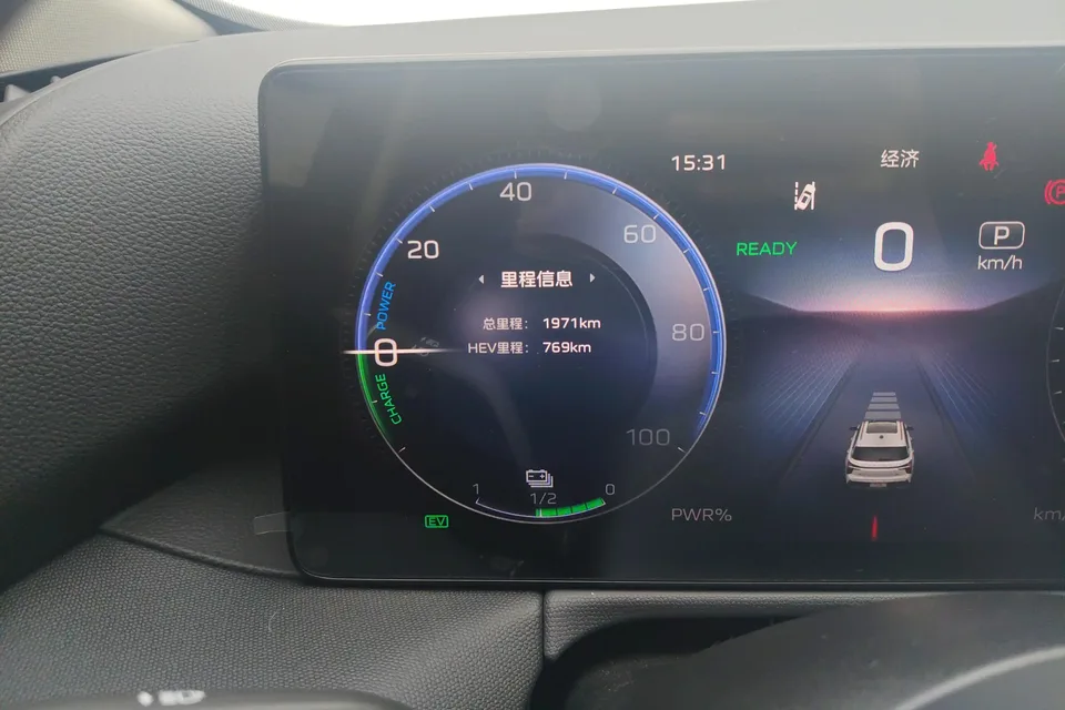 Hongqi HS3 PHEV 115km Jinwei Edition 2025 — миниатюра 3