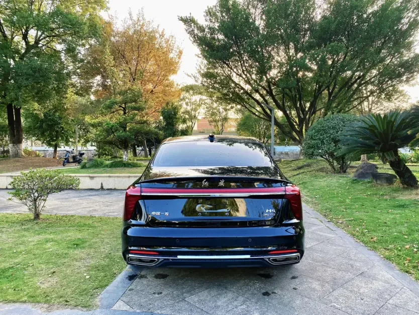 Hongqi H5 Hongqi H5 2025 1.5T DCT Flagship 500,000th Commemorative Edition 2024 — миниатюра 2
