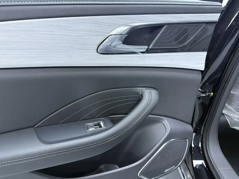 Hongqi H5 Hongqi H5 2025 1.5T DCT Flagship 500,000th Commemorative Edition 2026 — миниатюра 4