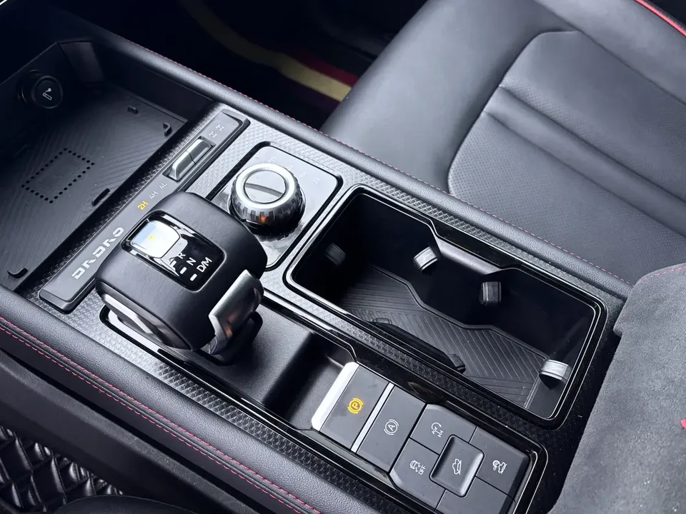 Jiangling Avenue Flying General Edition 2.3T automatic gasoline four-wheel drive unbounded version 2024 — миниатюра 4