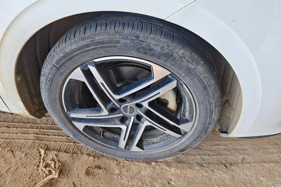 Roewe D7 EV 510 rear drive flagship version 2023 — миниатюра 3