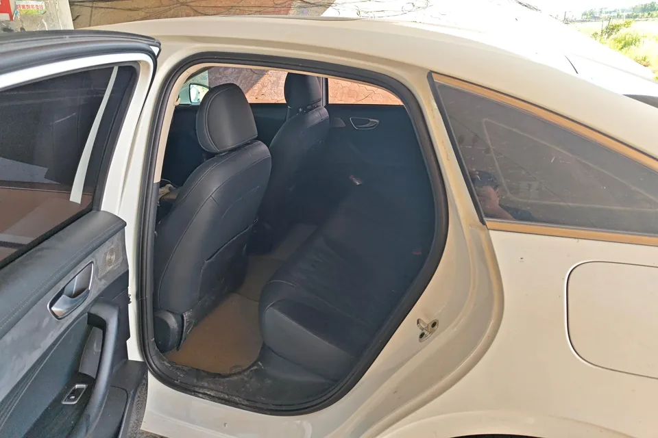 Roewe D7 EV 510 rear drive flagship version 2023 — миниатюра 4