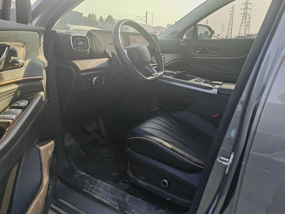 Chery Tiggo 9 2.0T DCT 2WD Luxury Edition 5 Seaters 2023 — миниатюра 3
