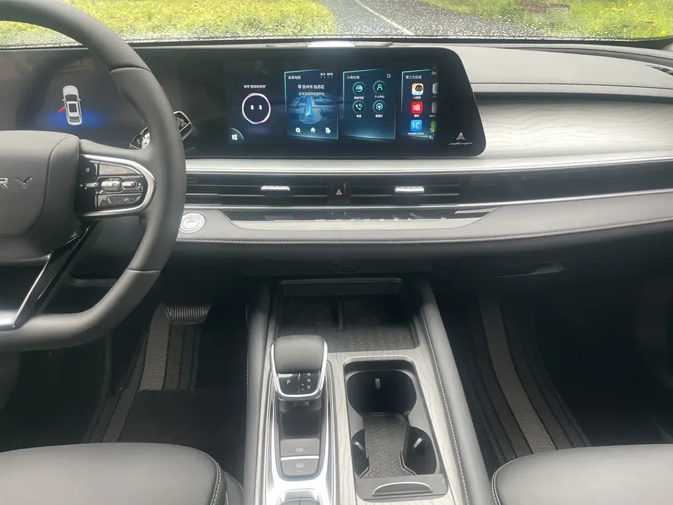Chery Arrizo 8 1.6TGDI DCT Elegant 2023 — миниатюра 3