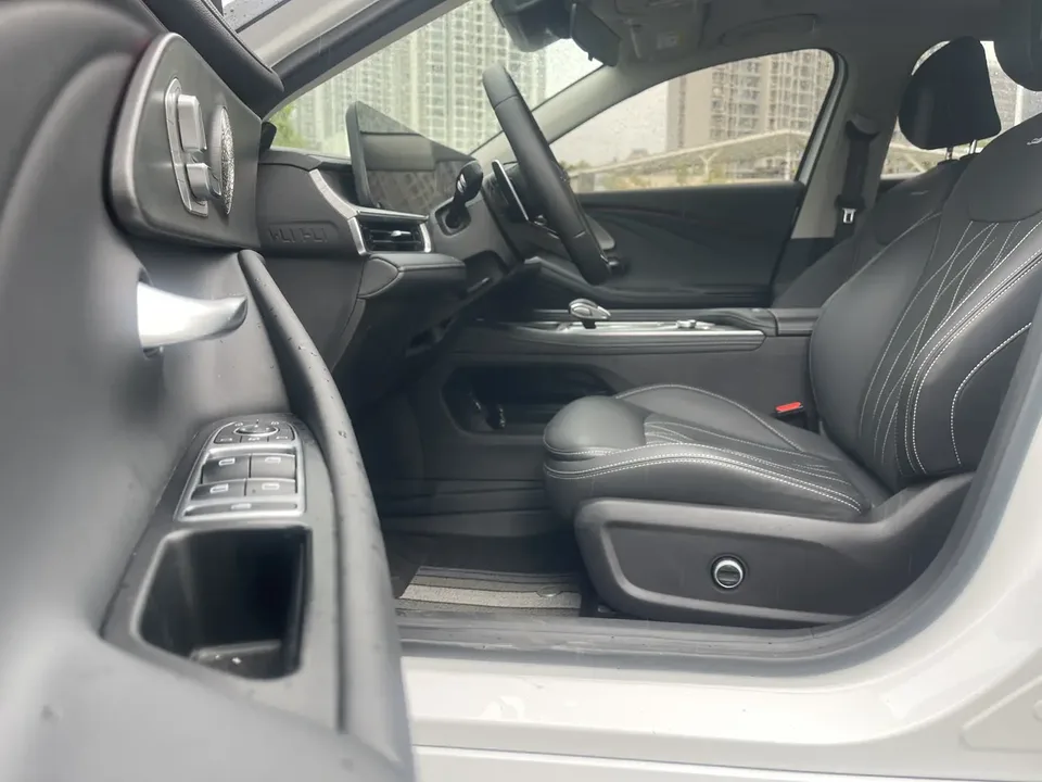 Chery Arrizo 8 1.6TGDI DCT Elegant 2023 — миниатюра 4