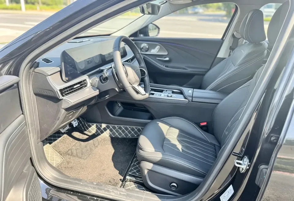 Chery Arrizo 8 High Energy Edition 2.0T DCT 2024 — миниатюра 5