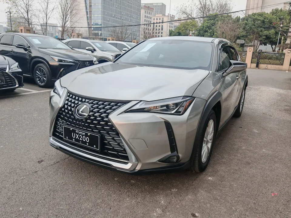Lexus UX 2022