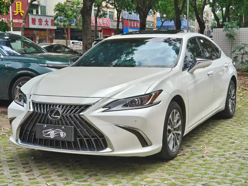 Lexus ES 2023