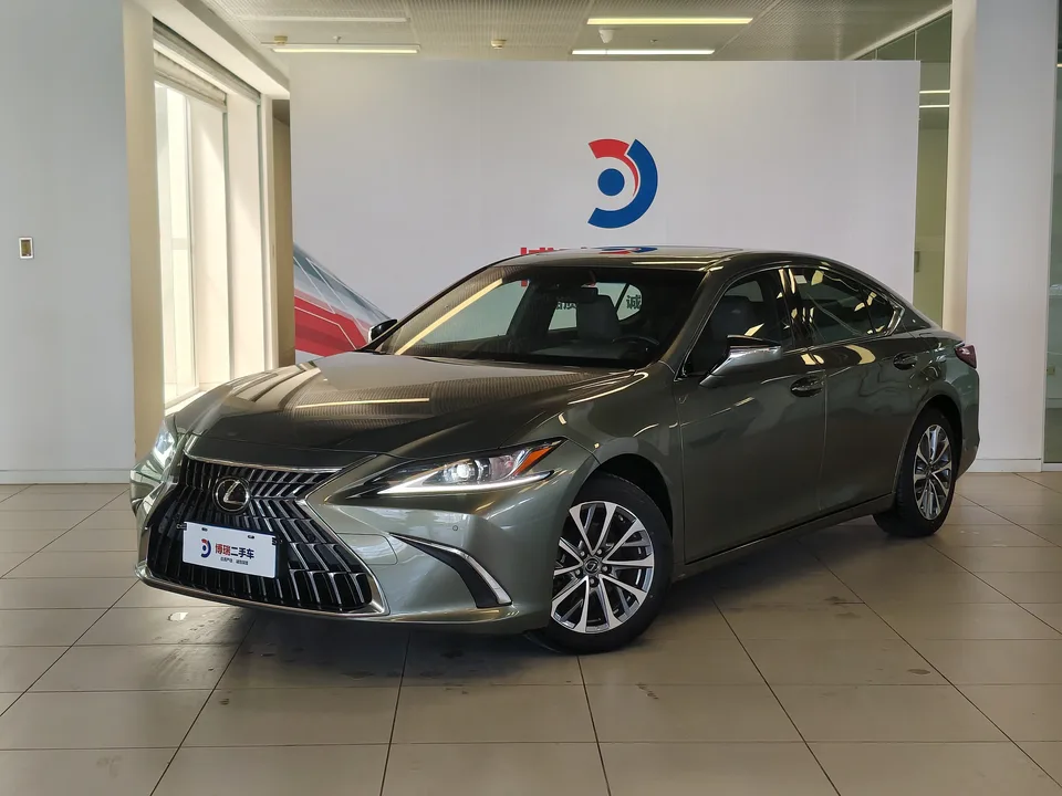 Lexus ES 2022