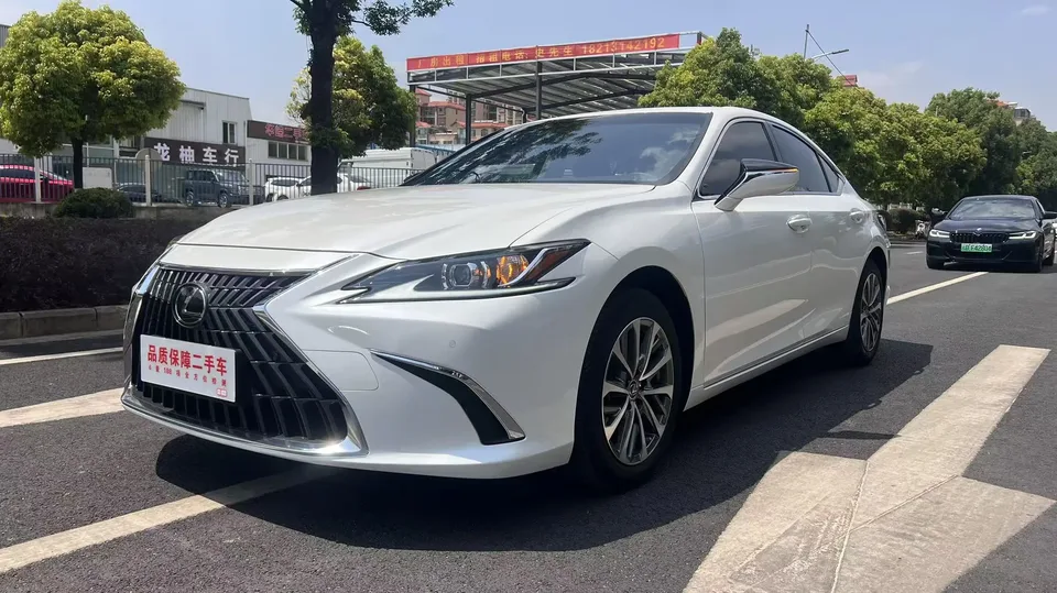 Lexus ES 2023