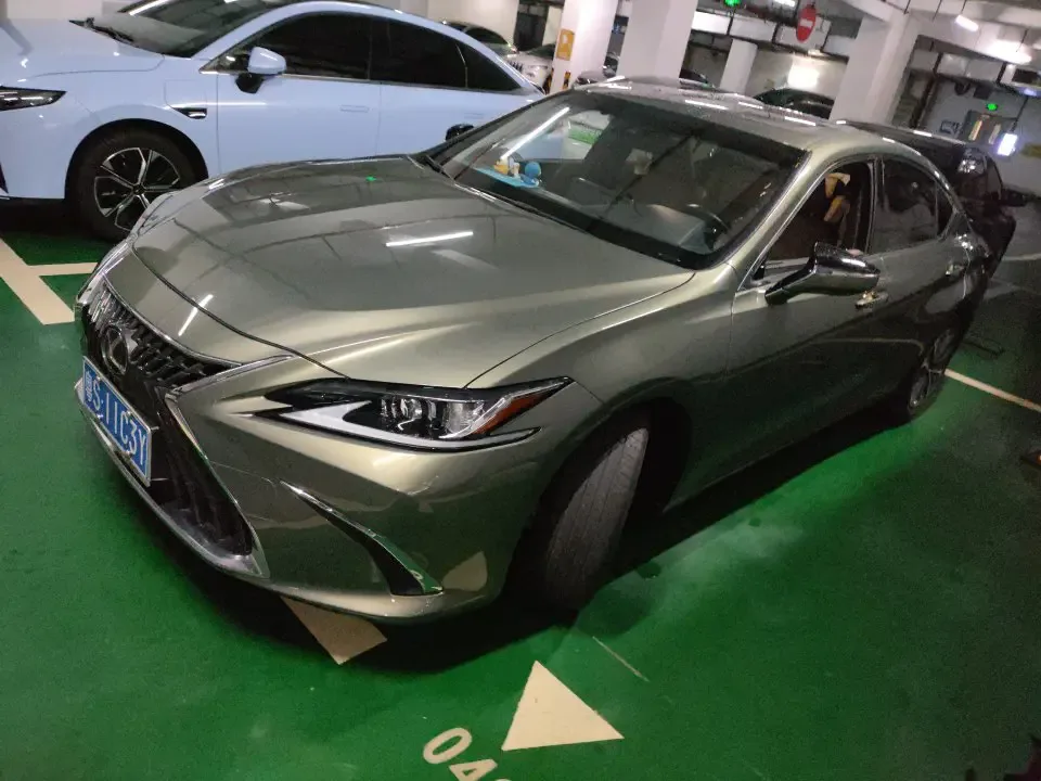 Lexus ES 2022
