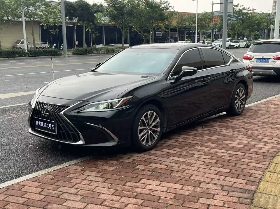 Lexus ES 2022
