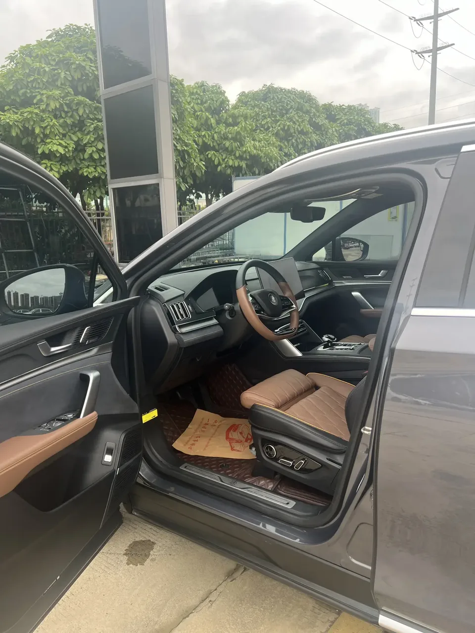 BYD Tang DM DM-i 1.5T 112KM Premium Edition 2022 — миниатюра 3