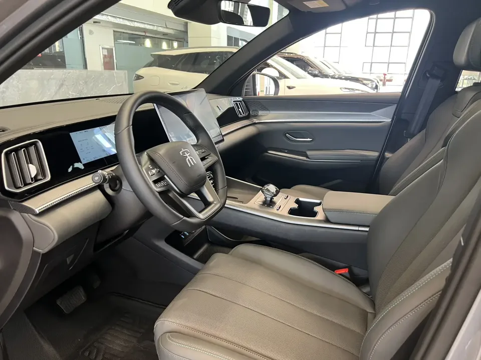 BYD Song Pro DM Second Generation Intelligent Driving Edition DM-i 115KM Excellence Edition 2025 — миниатюра 5