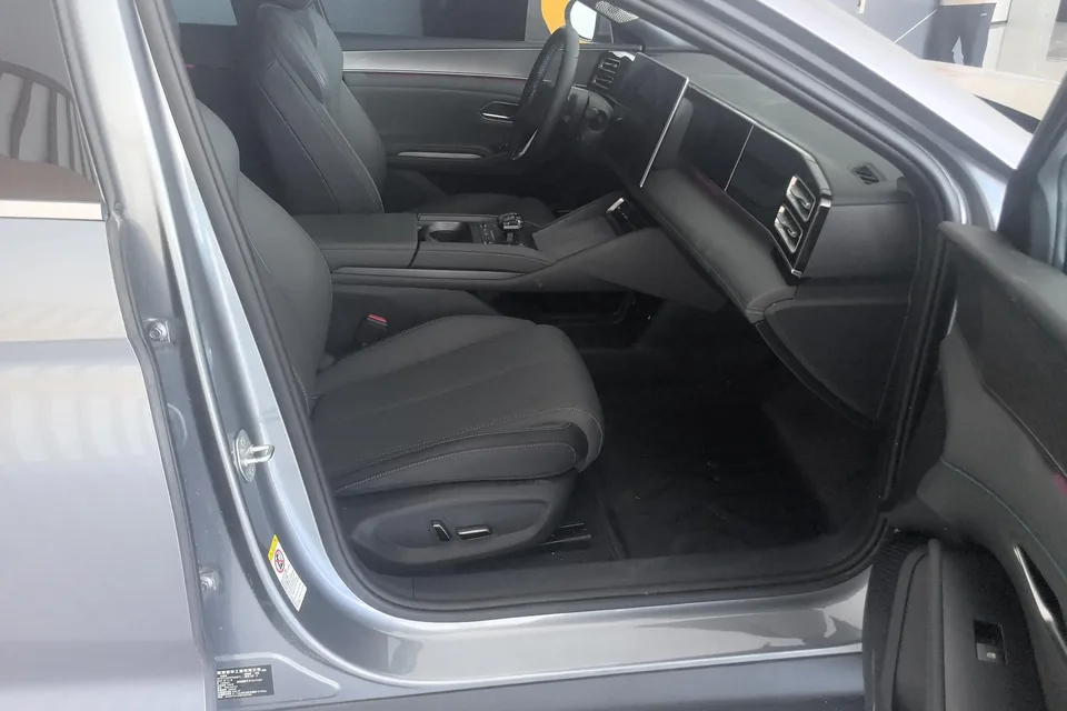 BYD Qin L DM DM-i 120KM Excellence Edition 2025 — миниатюра 2