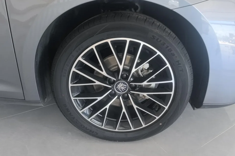 BYD Qin L DM DM-i 120KM Excellence Edition 2025 — миниатюра 3