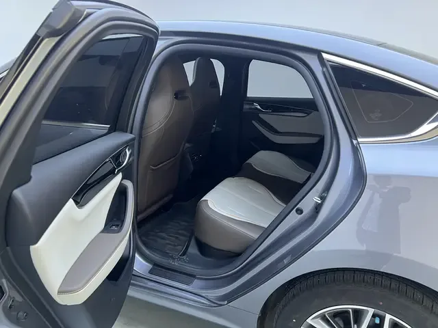 BYD Qin PLUS EV Honor Edition 420KM Transcendence Type 2024 — миниатюра 3