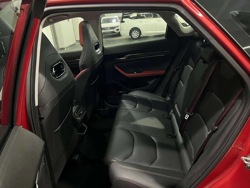 Geely Emgrand S 1.4T CVT Luxury Edition 2022 — миниатюра 4