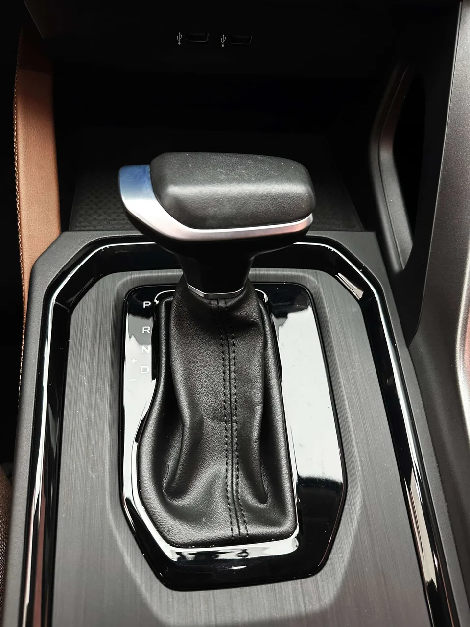 Geely Vision X6 PRO 1.4T Automatic Premium Edition 2023 — миниатюра 5