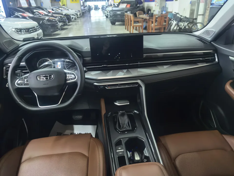 Geely Vision X6 PRO 1.4T Automatic Premium Edition 2023 — миниатюра 3