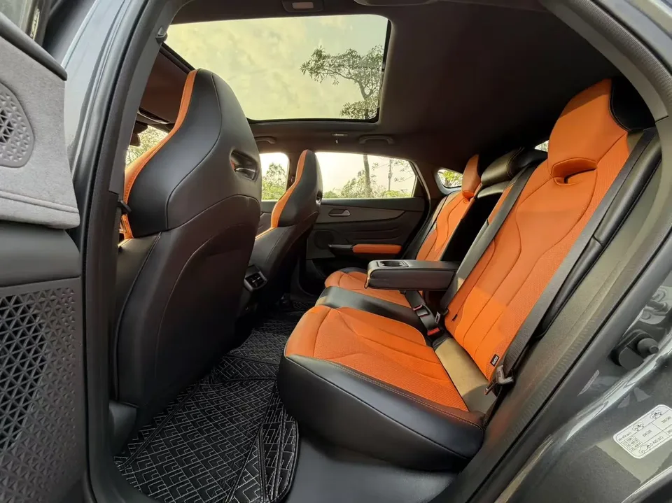 Changan UNI-V 2.0T third-generation JinQing model 2025 — миниатюра 4