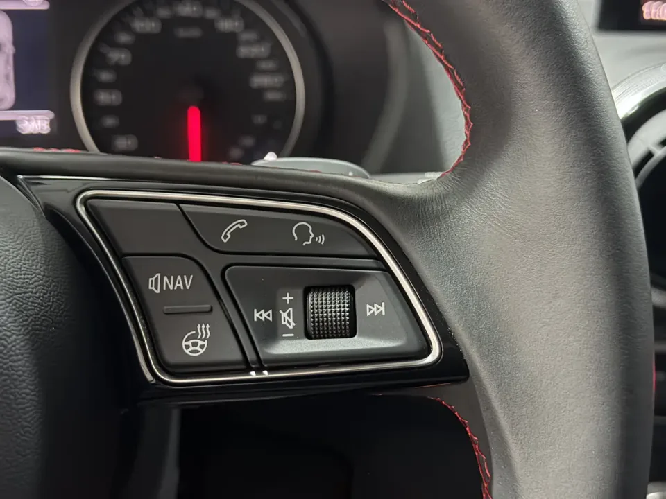 Audi Q2L Audi Q2L 2022 35 TFSI Fashionable and Elegant 2023 — миниатюра 4