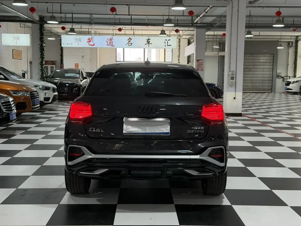Audi Q2L Audi Q2L 2022 35 TFSI aggressive and dynamic model 2023 — миниатюра 2