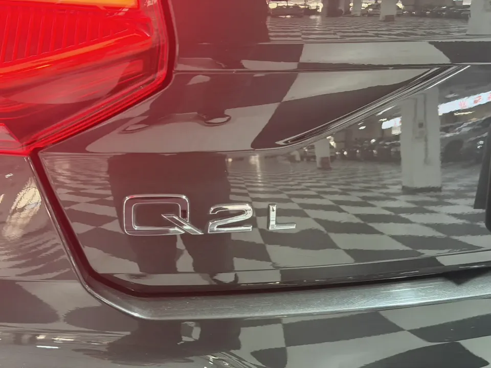 Audi Q2L Audi Q2L 2022 35 TFSI aggressive and dynamic model 2023 — миниатюра 5
