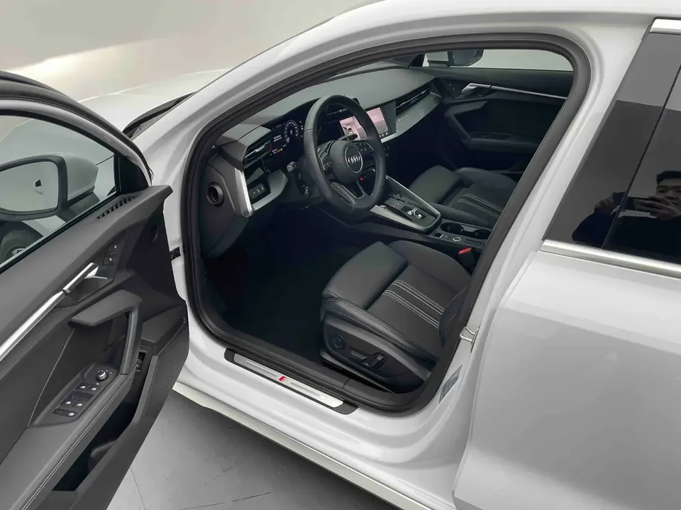 Audi A3 facelift Sportback 35 TFSI stylish and sporty 2023 — миниатюра 4