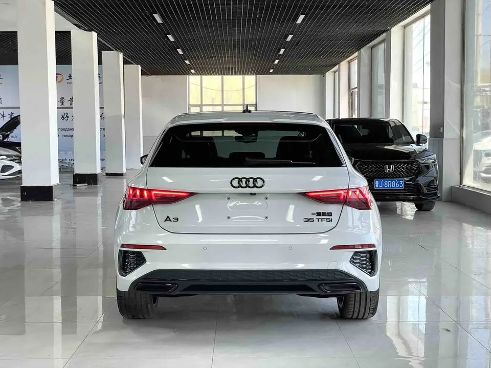 Audi A3 Sportback 35 TFSI stylish and sporty 2023 — миниатюра 2