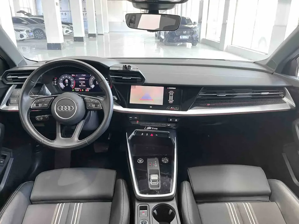 Audi A3 Sportback 35 TFSI stylish and sporty 2023 — миниатюра 4
