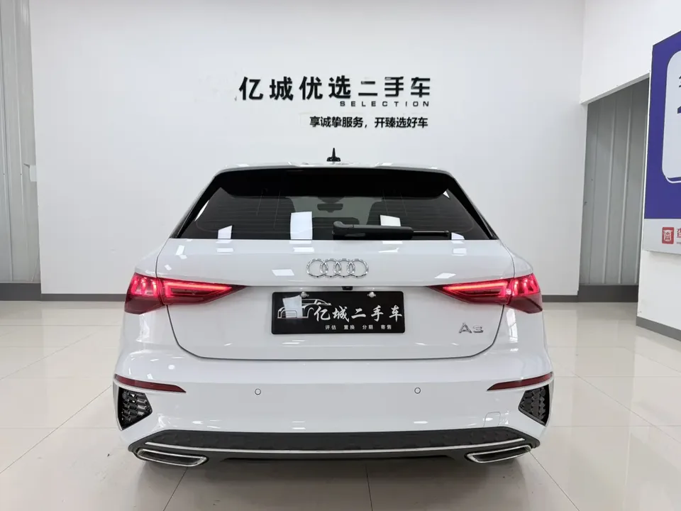 Audi A3 facelift Sportback 35 TFSI stylish and sporty 2023 — миниатюра 2