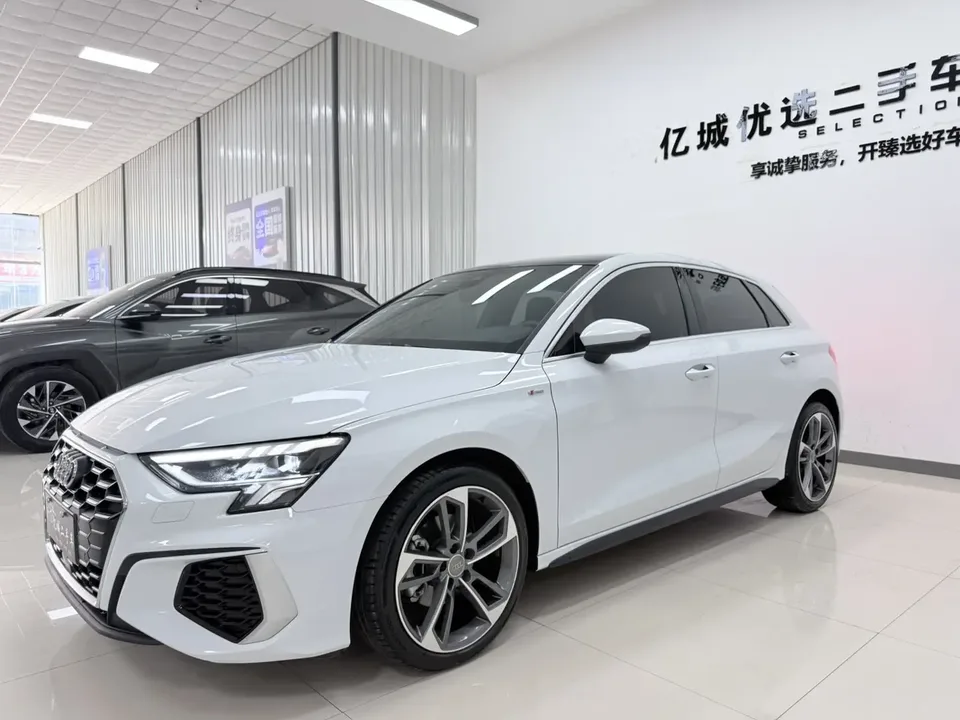 Audi A3 facelift Sportback 35 TFSI stylish and sporty 2023 — фото 1, купить с доставкой в Москву