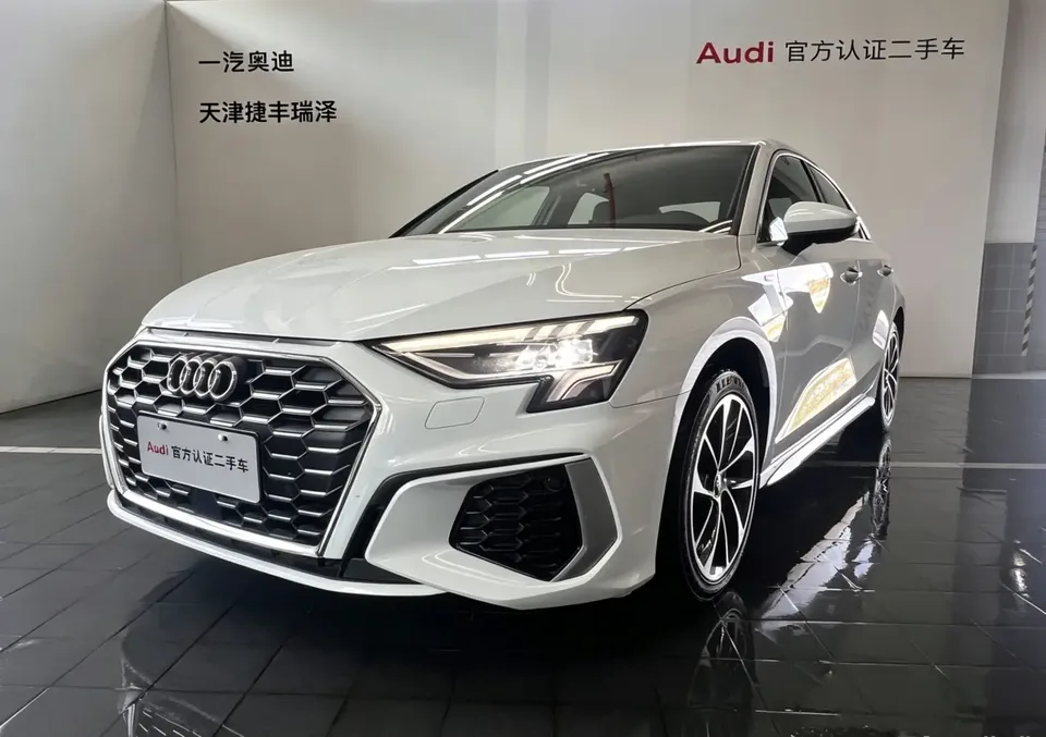 Audi A3 Audi A3 2023 A3L Limousine 35 TFSI facelift: progressive sports model 2024 — photo 1, buy with delivery to Moscow