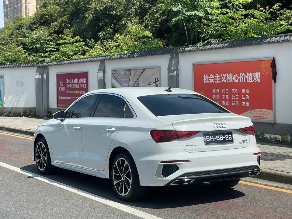 Audi A3 A3L Limousine 35 TFSI Fashion Sports 2022 — миниатюра 2