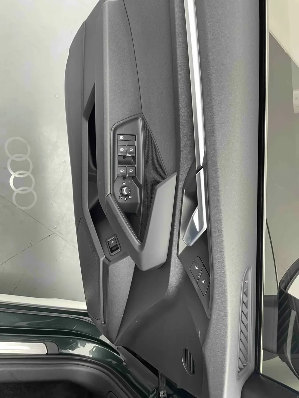 Audi A3 facelift Sportback 35 TFSI aggressive and sporty 2023 — миниатюра 2