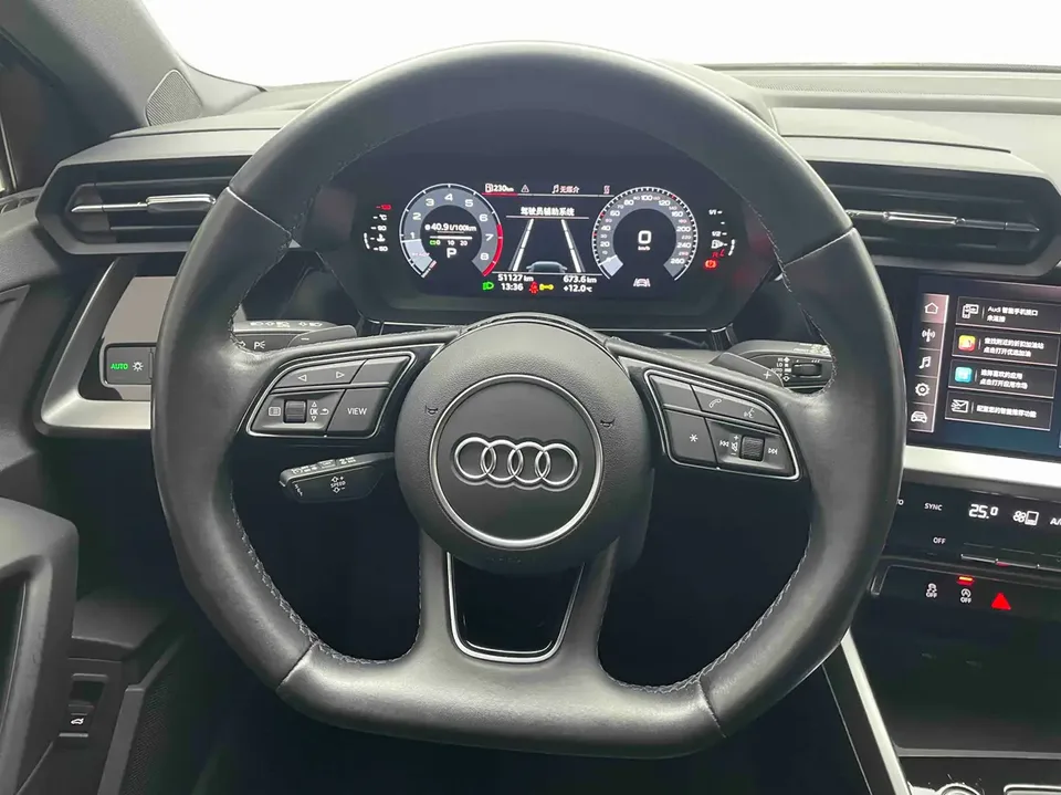 Audi A3 facelift Sportback 35 TFSI aggressive and sporty 2023 — миниатюра 3