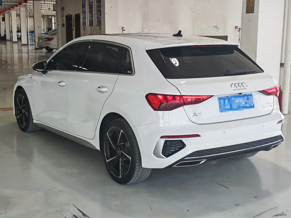 Audi A3 Sportback 35 TFSI stylish and sporty 2022 — миниатюра 4