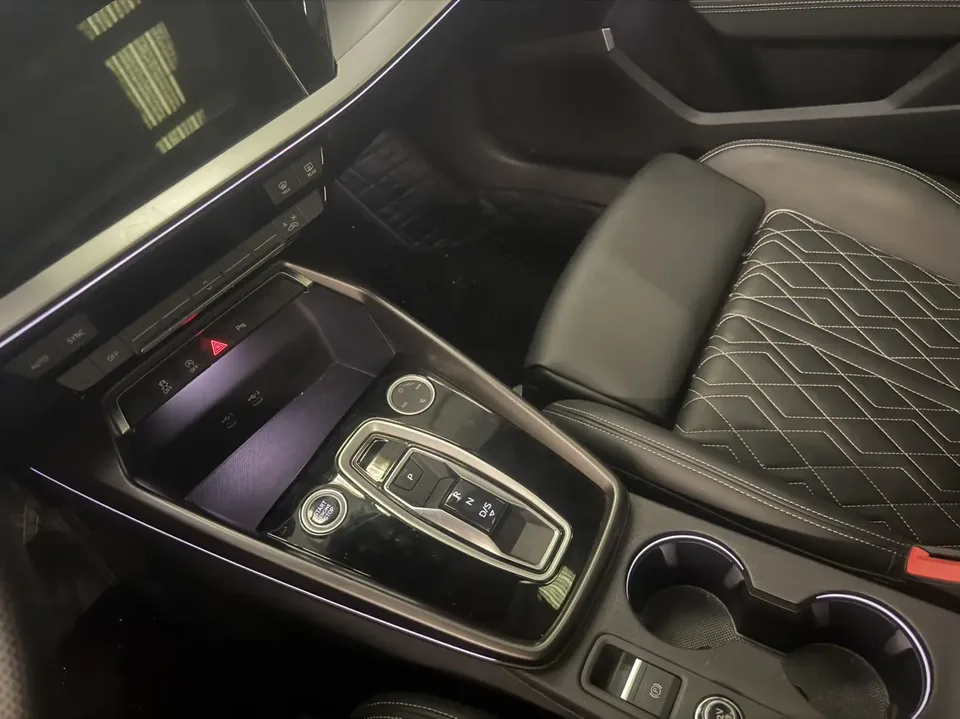 Audi A3 Audi A3 2025 Sportback 35 TFSI Flying Spur Premium Edition + Luxury Package 2025 — миниатюра 4