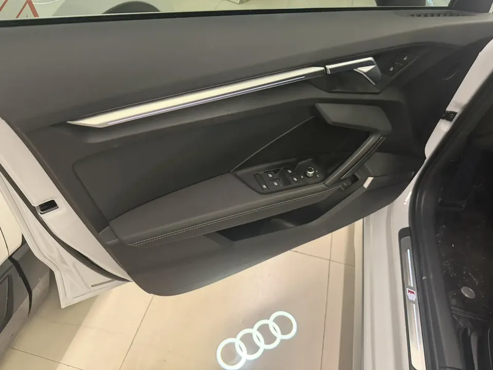 Audi A3 Audi A3 2025 Sportback 35 TFSI Flying Spur Premium Edition + Luxury Package 2025 — миниатюра 5