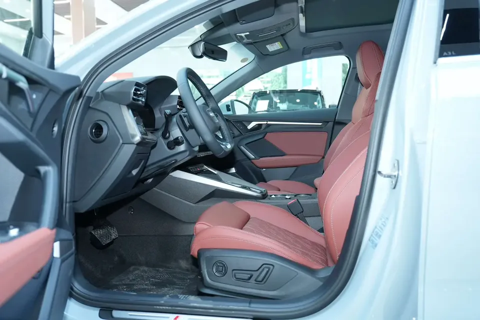 Audi A3 2026 Audi A3 A3L Limousine 35 TFSI Flying Spur Luxury Edition + Luxury Package 2026 — миниатюра 5