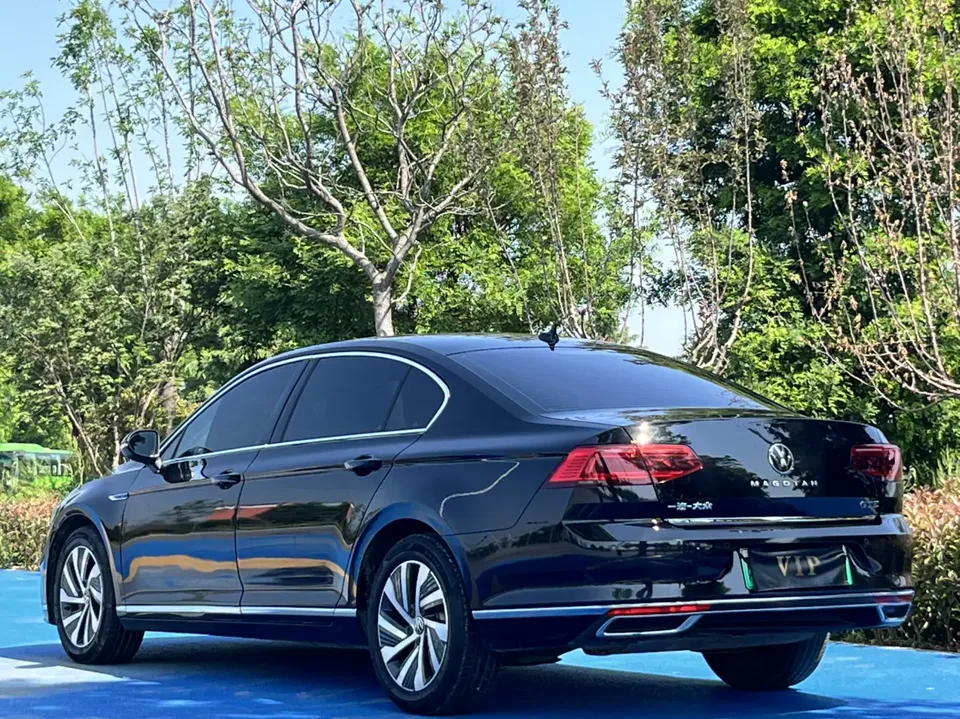 Volkswagen Magotan PHEV Magotan GTE 2022 Premium Edition 2023 — миниатюра 2