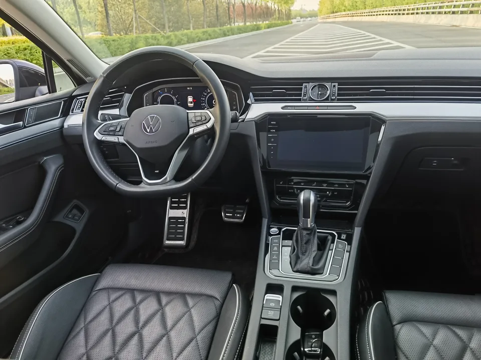 Volkswagen Magotan PHEV Magotan GTE 2022 luxury model 2022 — миниатюра 3