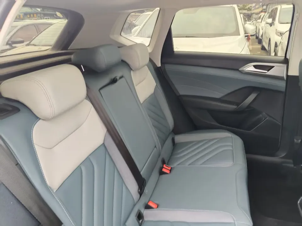 Volkswagen Tharu 300TSI 2WD Crescent Edition 2023 — миниатюра 3