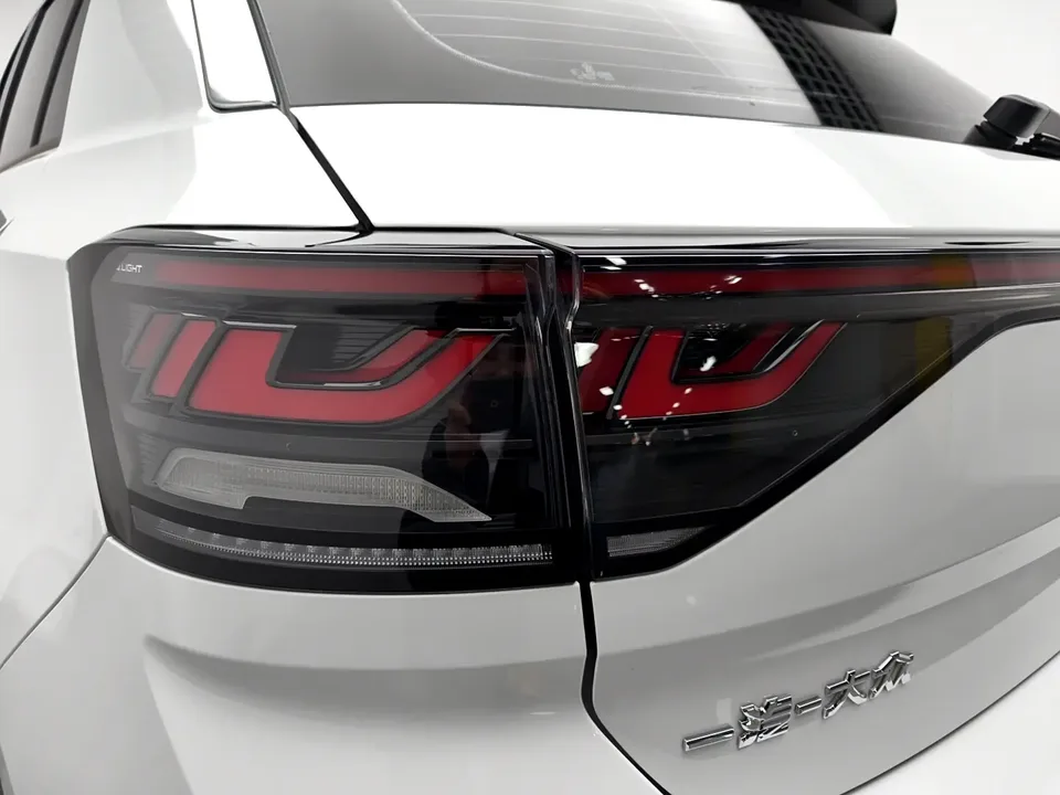 Volkswagen T-Roc 300TSI DSG Chenguang Edition 2024 — миниатюра 4
