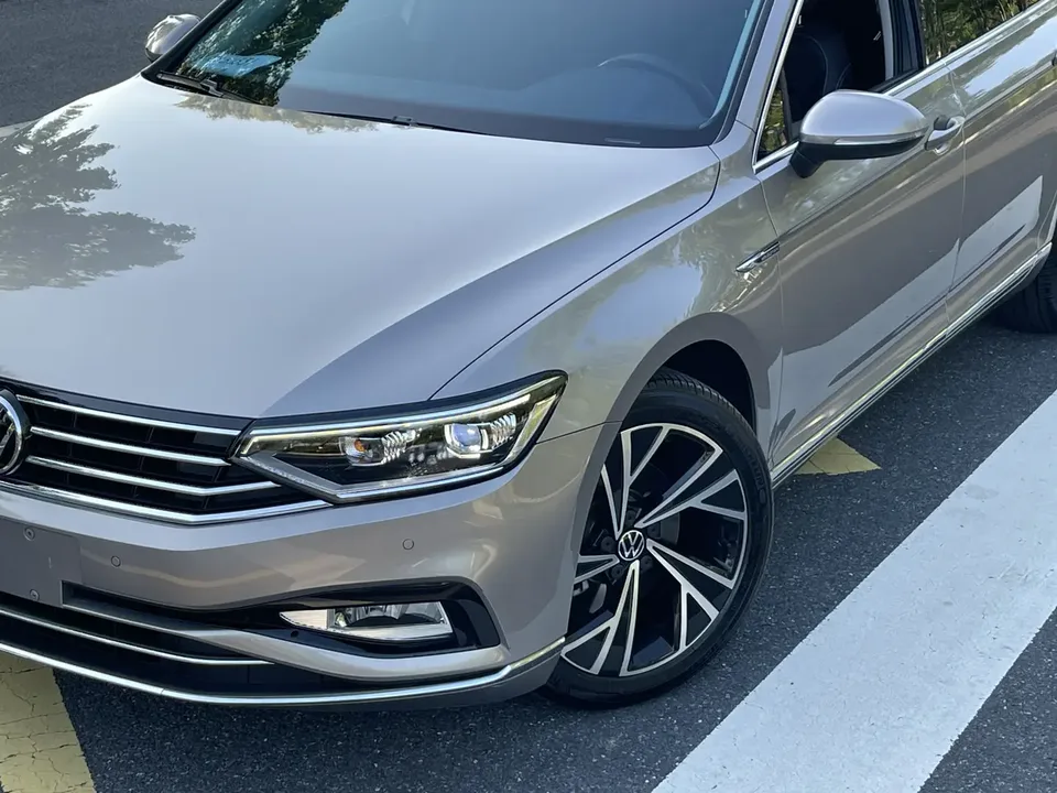 Volkswagen Magotan 330TSI DSG 30th Anniversary Edition 2022 — миниатюра 4