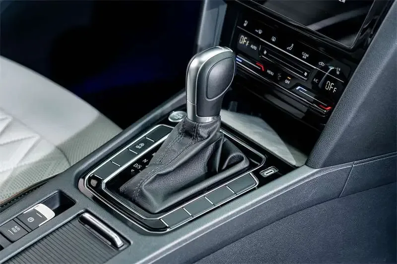 Volkswagen Magotan facelift model 330TSI DSG luxury model 2025 — миниатюра 5